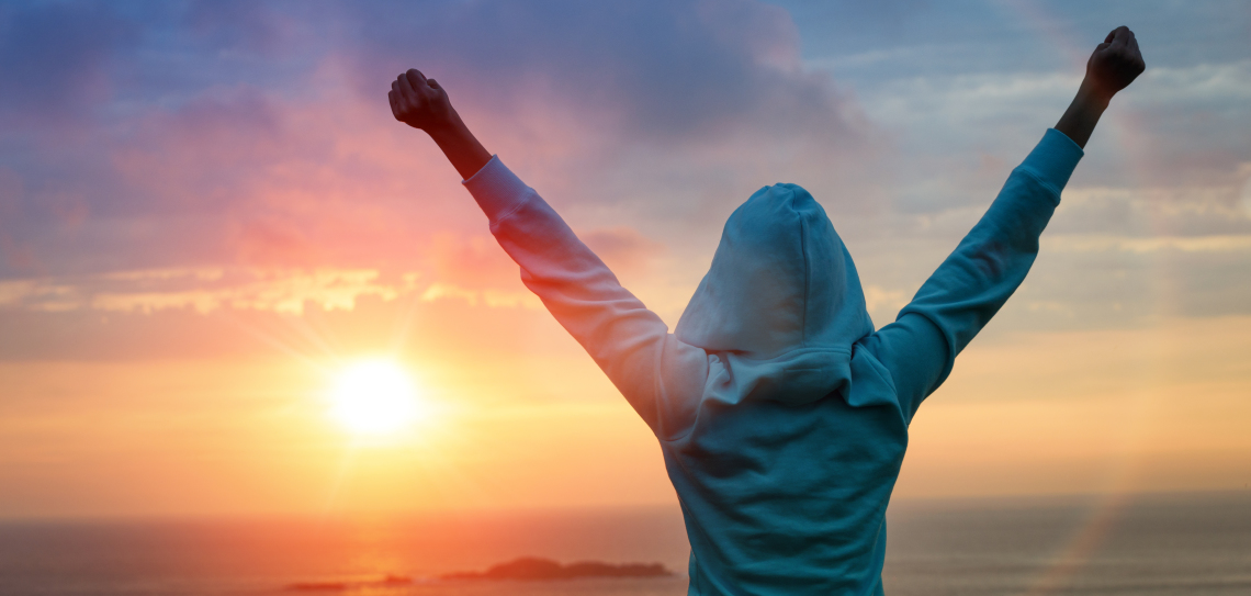 frau_jubel_strand_free-e1421659802374-1140x543