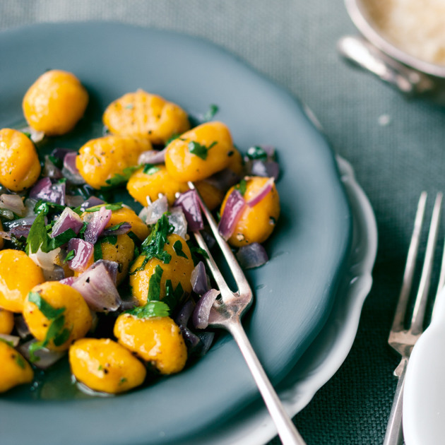 kuerbis-gnocchi-mit-roten-zwiebeln